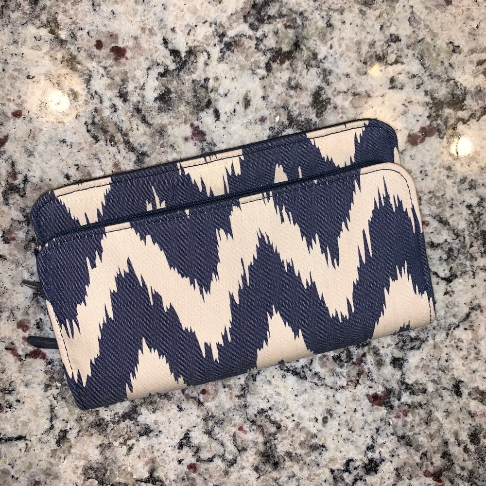 NWOT Thirty-One Perfect Cents Wallet